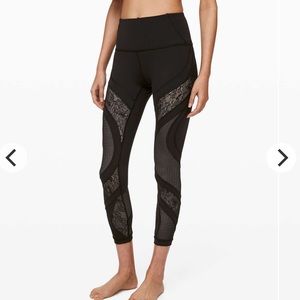 LuluLemon Wunder Under High Waited black leggings with lace- size 4